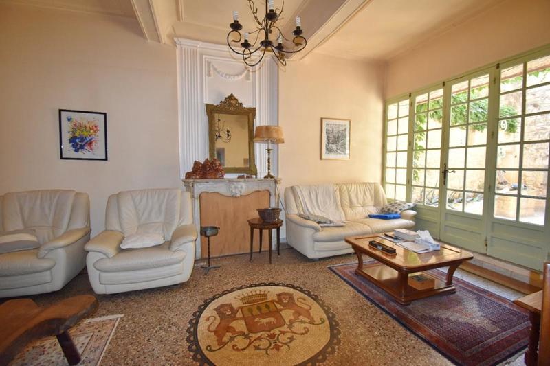 Maison - 260 m² - 9 pièces