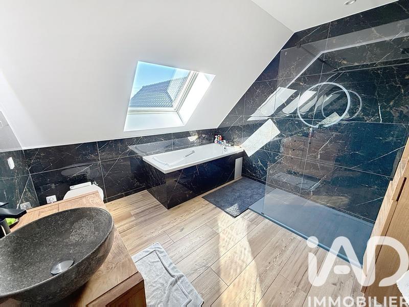 Maison - 255 m² - 7 pièces