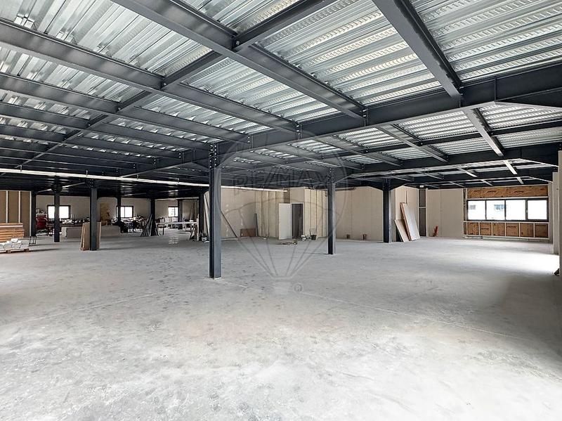 Local commercial - 700 m² - 1 pièce