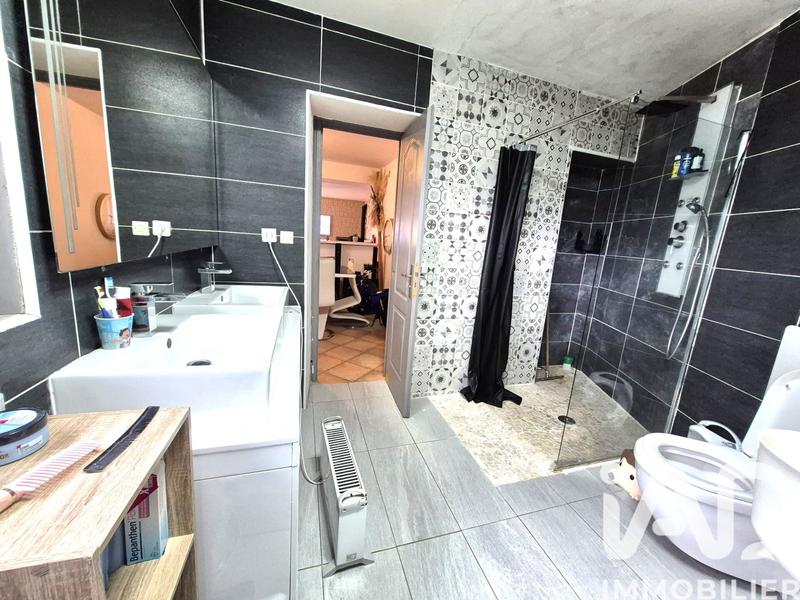 Maison - 183 m² - 7 pièces