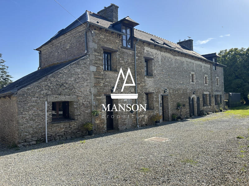 Maison ancienne - 330 m² - 15 pièces