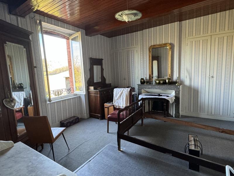 Maison ancienne - 300 m² - 11 pièces