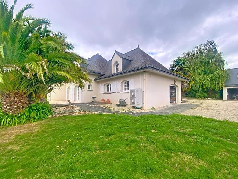 Maison - 205 m² - 7 pièces