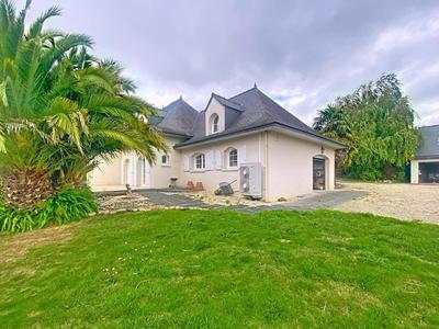 Maison - 205 m² - 7 pièces