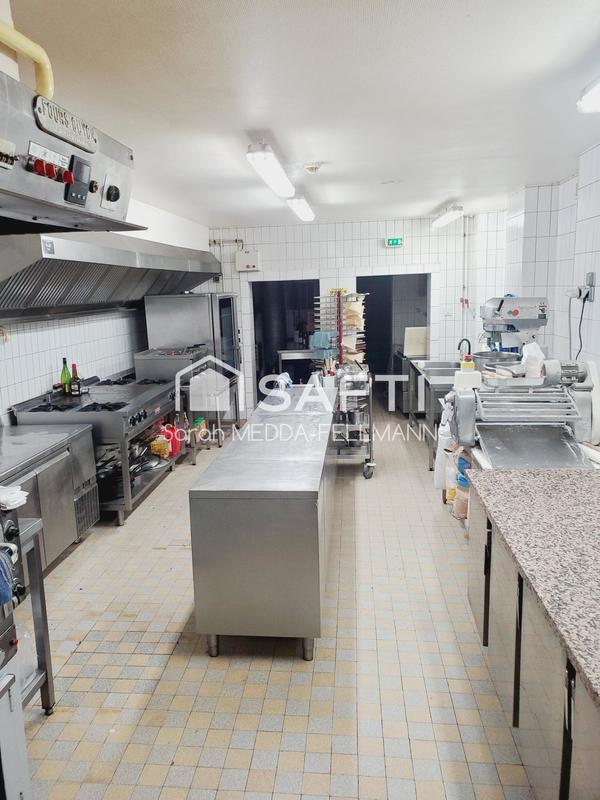 Local commercial - 1 257 m² - 30 pièces