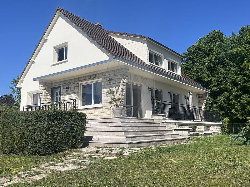 Maison - 140 m² - 8 pièces