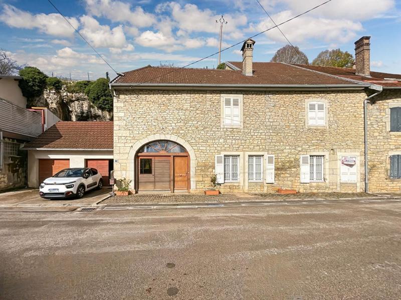 Maison - 250 m² - 8 pièces