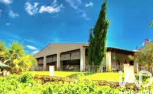 Maison - 552 m² - 11 pièces