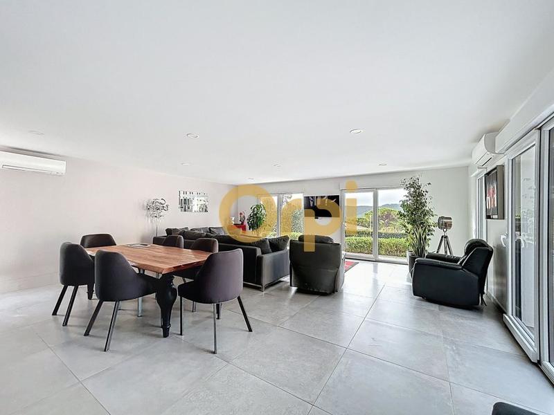 Villa - 208 m² - 4 pièces