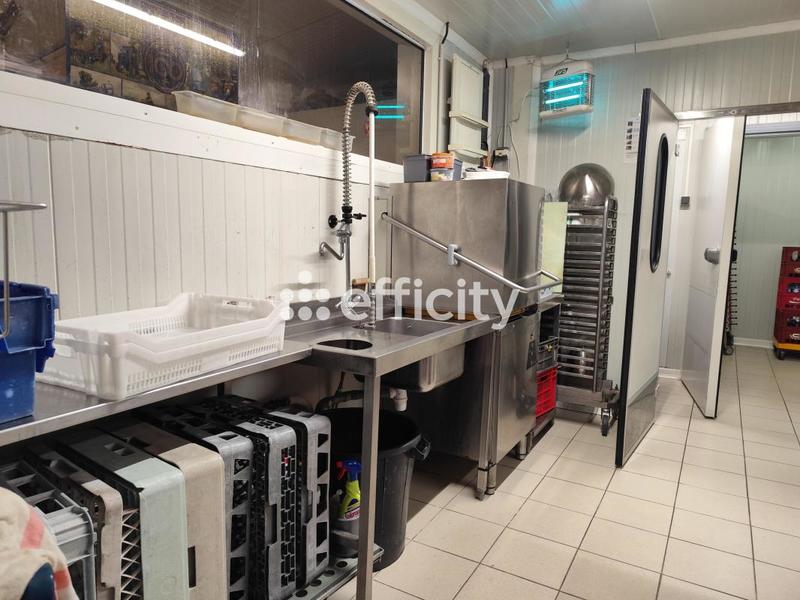 Entrepôt - 208 m² - 5 pièces