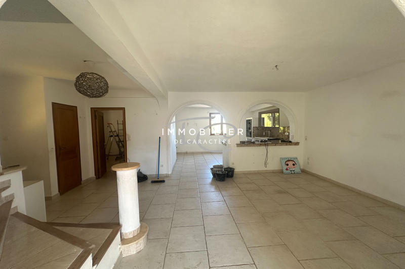 Maison - 300 m² - 14 pièces