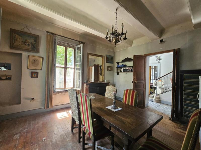 Maison - 790 m² - 15 pièces