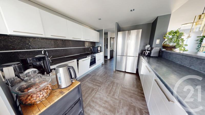 Maison - 234 m² - 6 pièces