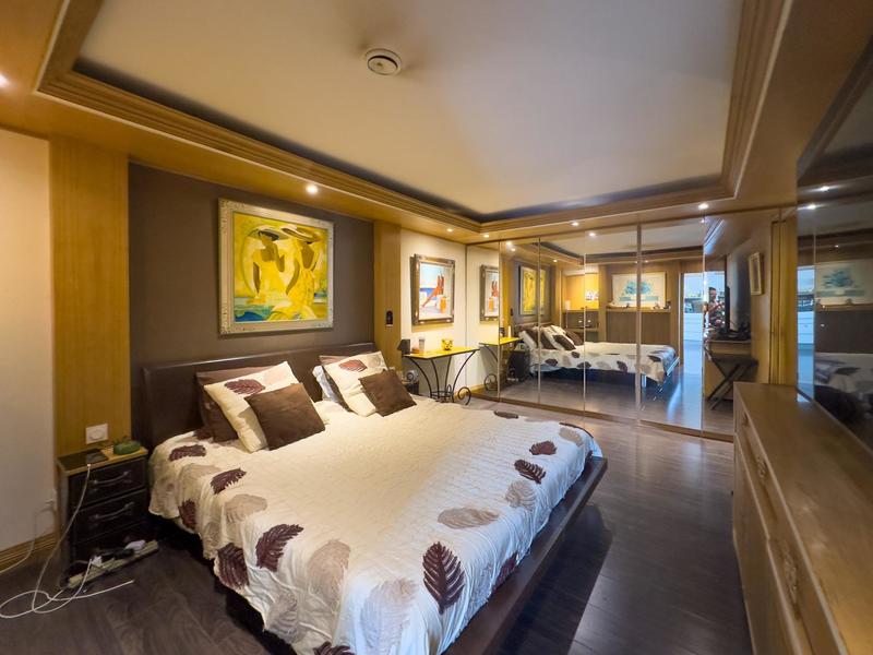 Maison - 204 m² - 6 pièces