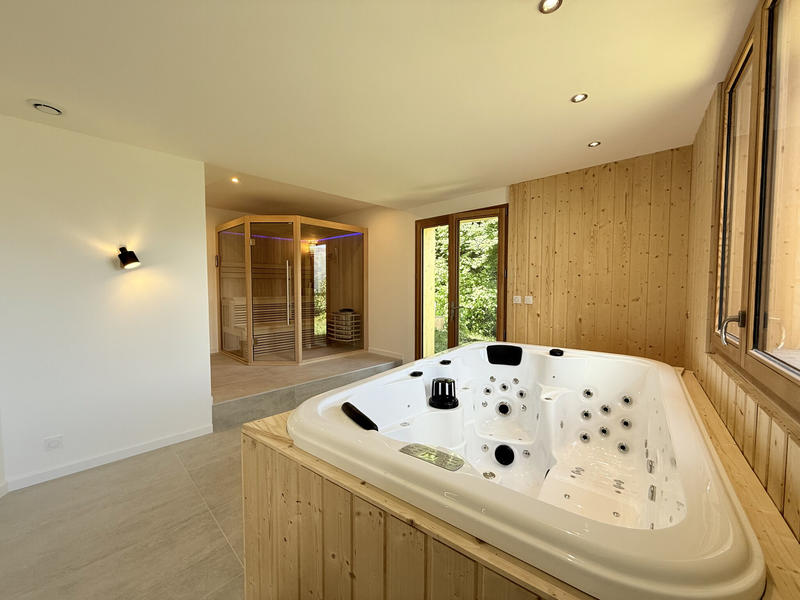 Châlet - 329 m² - 13 pièces