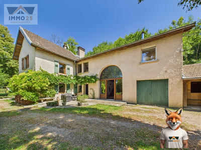 Maison - 240 m² - 9 pièces