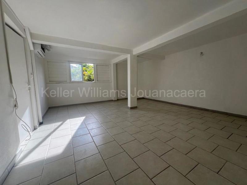 Bureau - 70 m² - 2 pièces