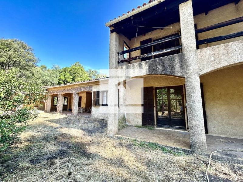 Maison - 260 m² - 9 pièces