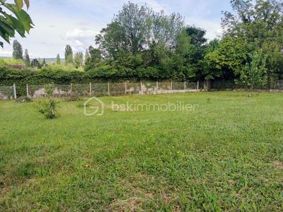Terrain constructible - 758 m²