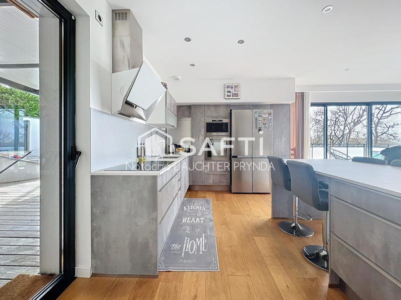 Maison - 240 m² - 7 pièces