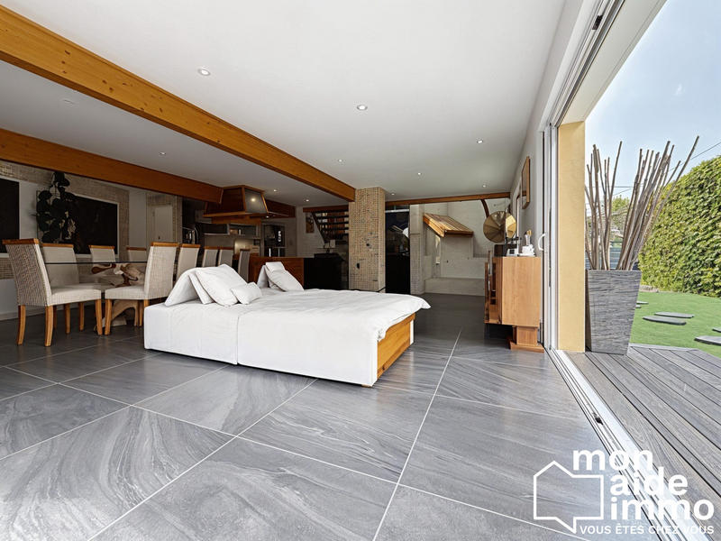 Maison - 220 m² - 6 pièces