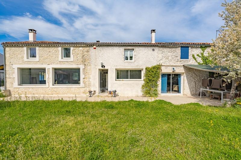 Maison - 267 m² - 8 pièces