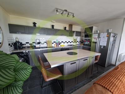 Maison - 180 m² - 6 pièces