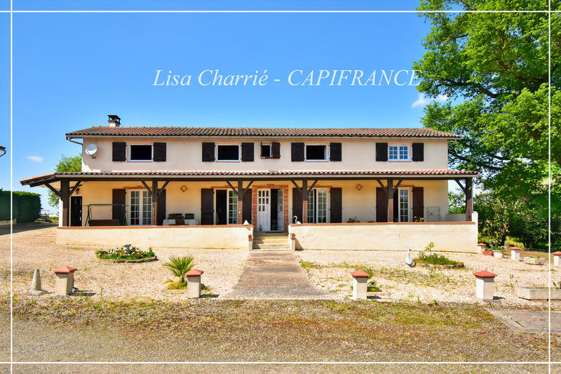 Propriété - 244 m² - 8 pièces