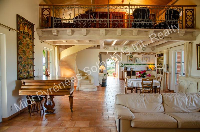 Maison - 278 m² - 7 pièces