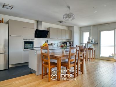 Appartement - 96 m² - 4 pièces