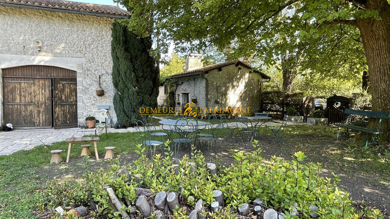 Maison - 250 m² - 7 pièces