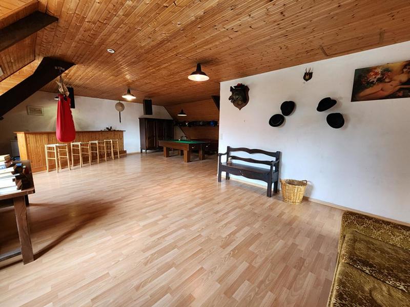 Maison - 216 m² - 7 pièces