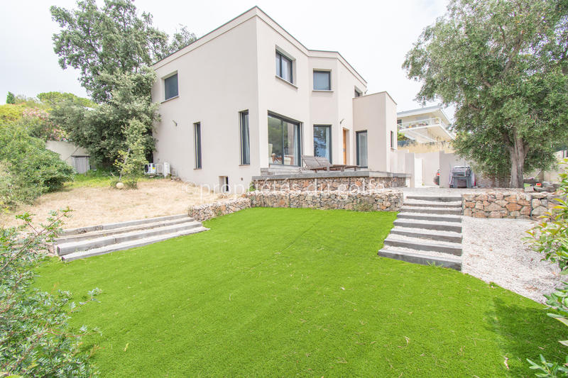 Maison - 200 m² - 6 pièces