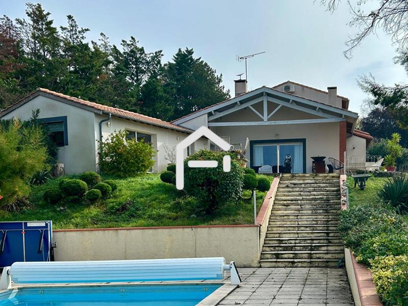 Villa - 284 m² - 7 pièces