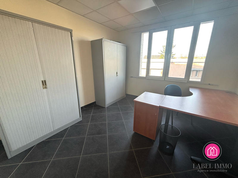 Local commercial - 196 m² - 8 pièces