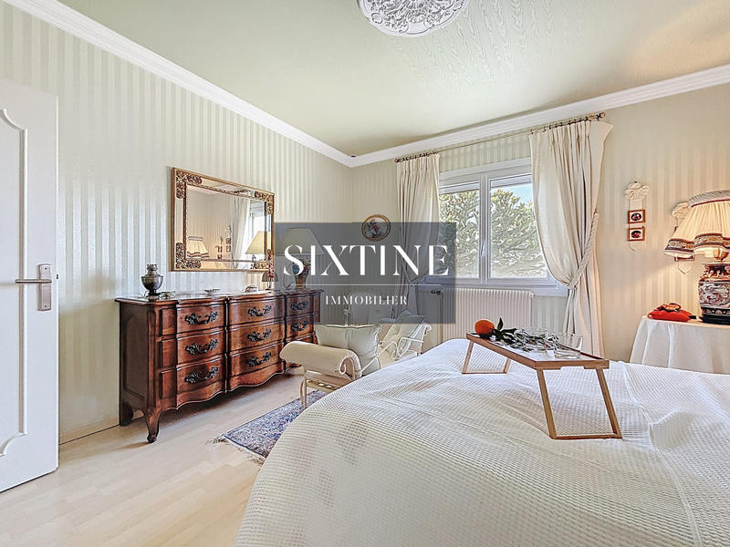 Maison - 144 m² - 10 pièces