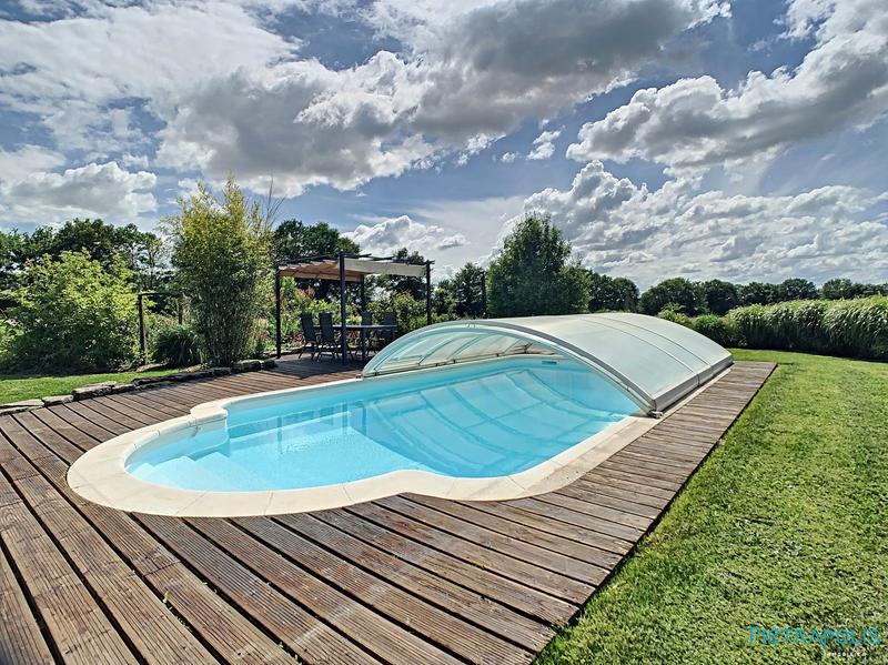 Maison - 187 m² - 8 pièces