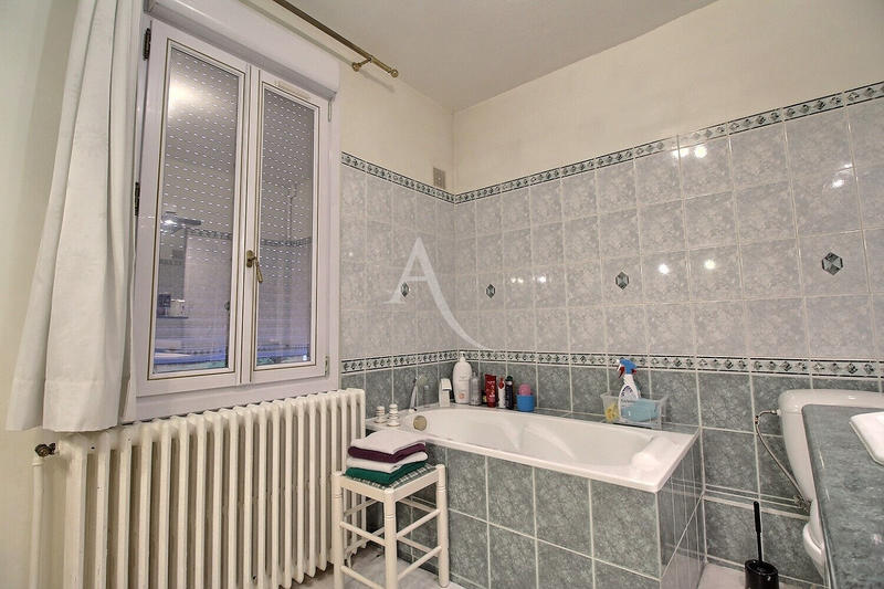 Maison - 191 m² - 8 pièces