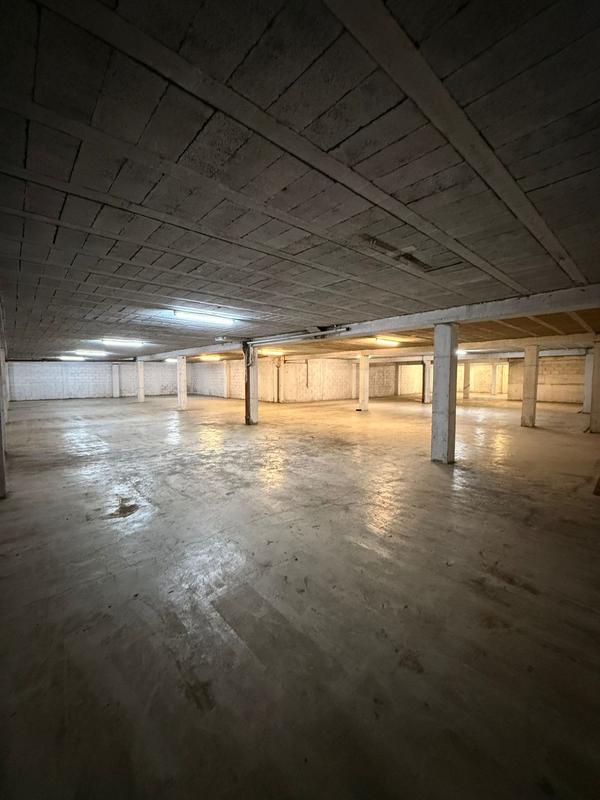 Entrepôt - 1 000 m²