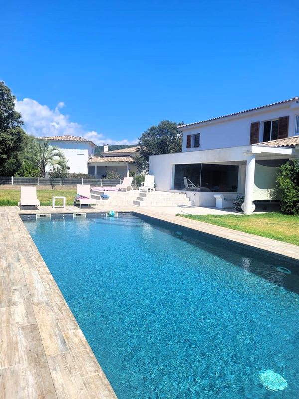 Maison - 376 m² - 7 pièces