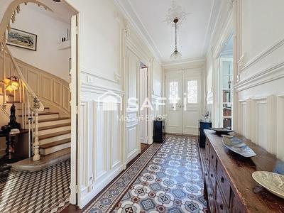 Maison de maîtres - 278 m² - 13 pièces