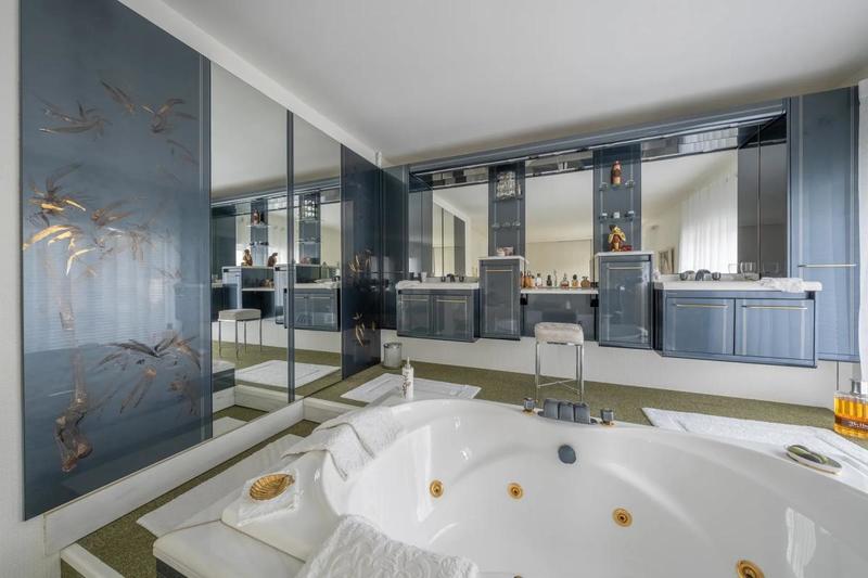 Maison - 230 m² - 5 pièces