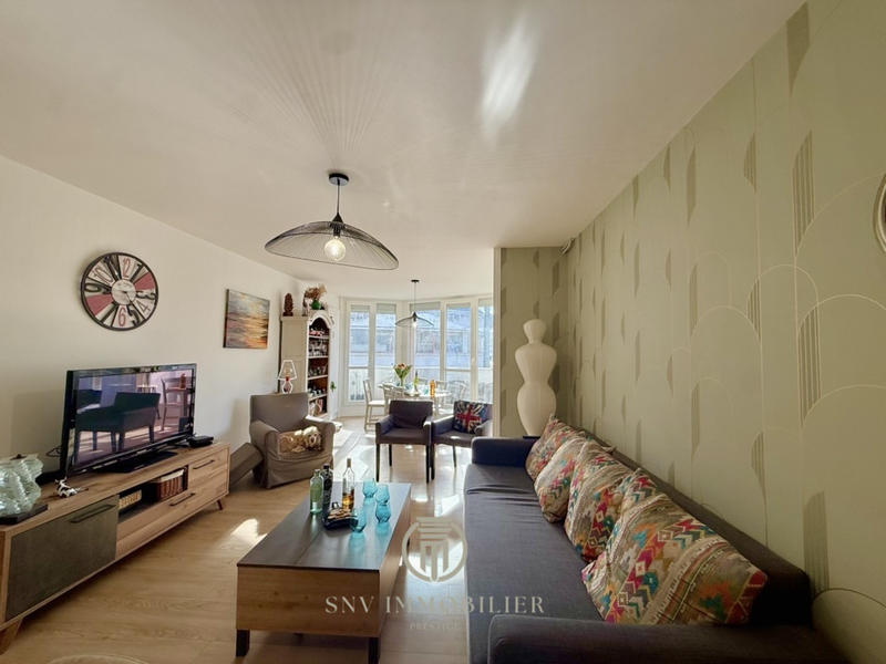 Appartement - 93 m² - 5 pièces