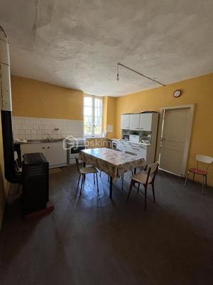 Maison - 185 m² - 8 pièces