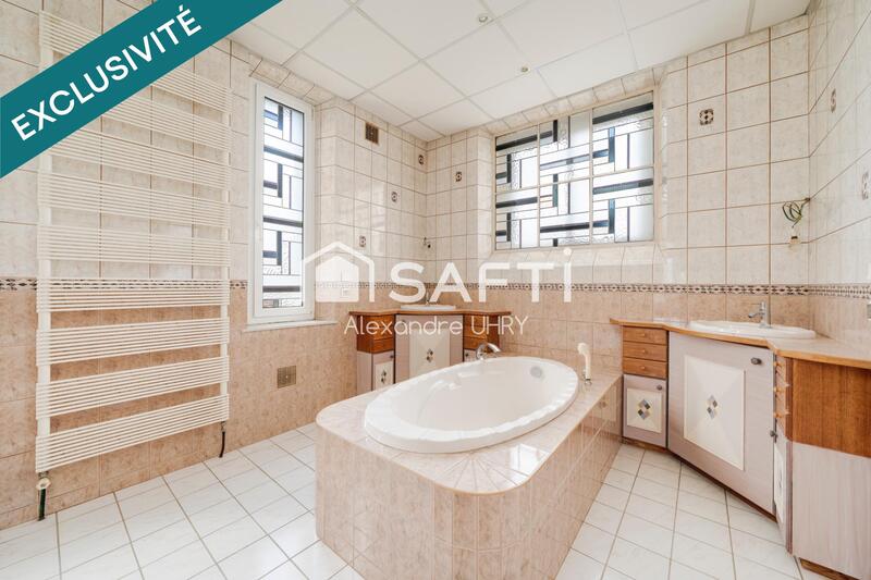 Maison - 250 m² - 8 pièces