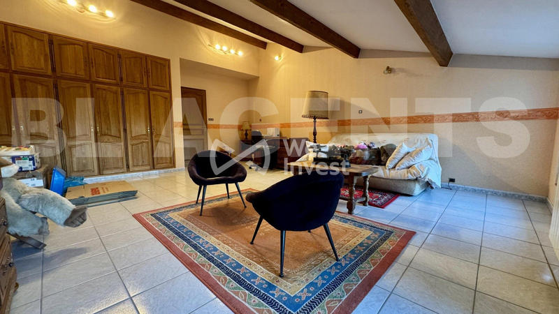 Maison - 231 m² - 7 pièces