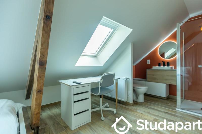 Chambre - 10 m² - 1 pièce