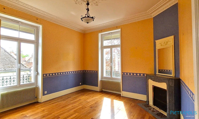 Maison - 342 m² - 12 pièces