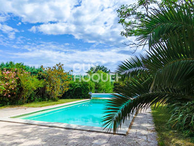 Maison - 220 m² - 5 pièces