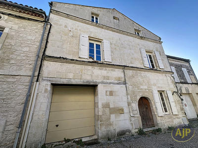 Maison - 272 m² - 9 pièces